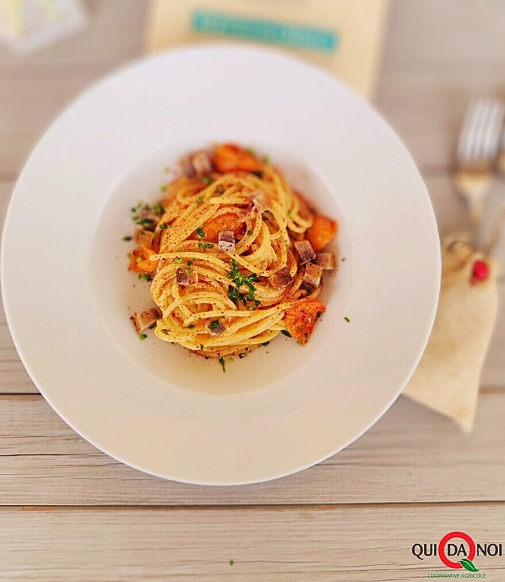 Spaghetti con Alici, Filetto di Cefalo Affumicato e Peperone Crusco