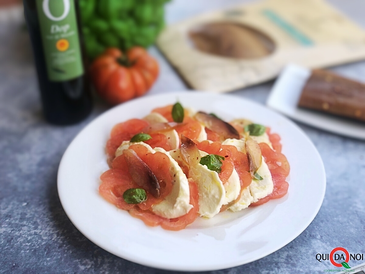 Caprese con Filetto di Cefalo Affumicato