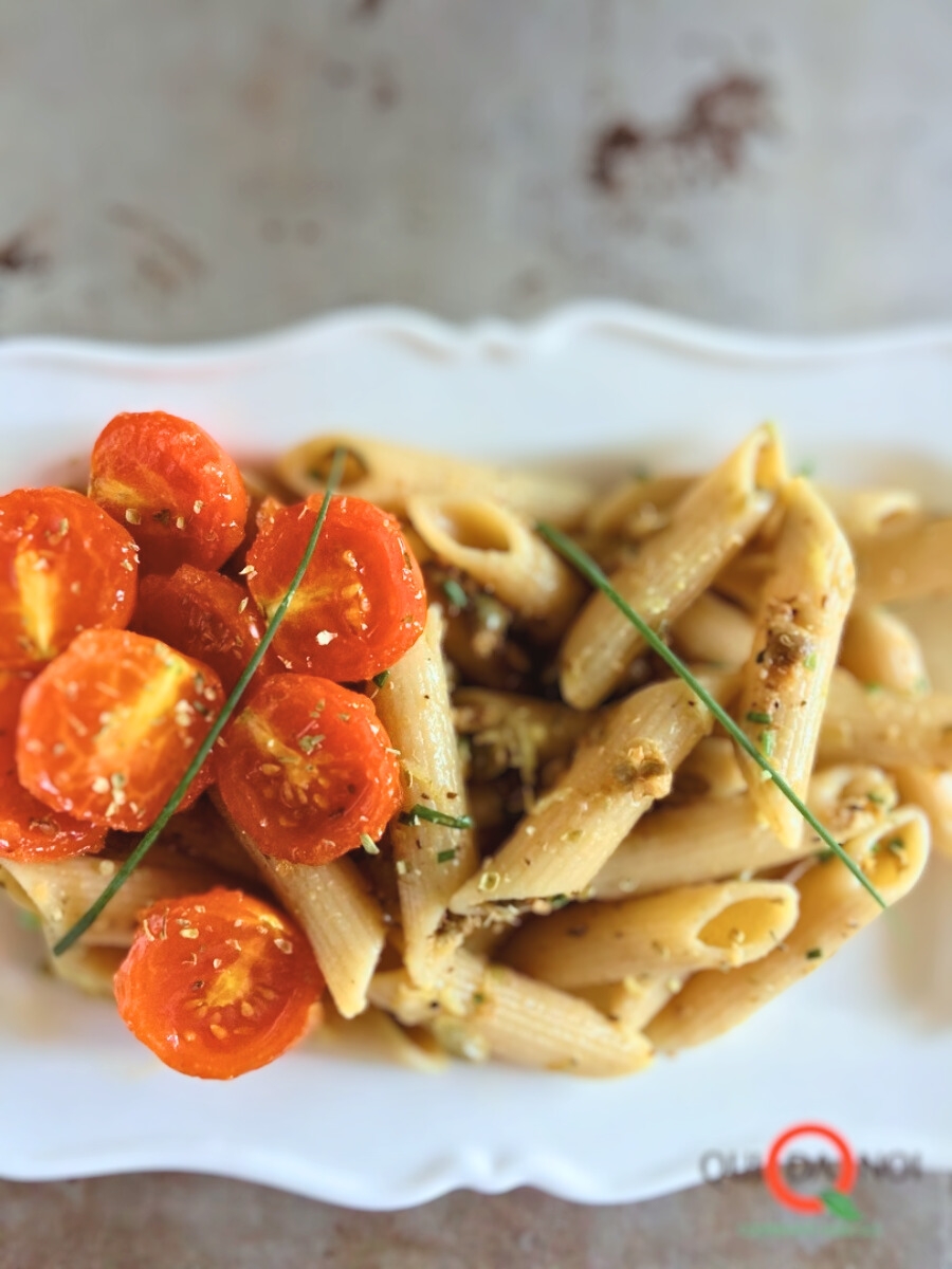 Insalata di Pasta Integrale, Acciughe, Capperi, Limone e Pomodorini Caramellati