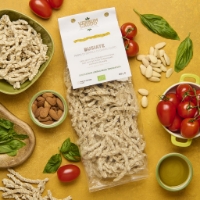 Busiate Di Semola Di Grano Duro Siciliano, vista dall'alto su tavola