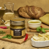 Carciofini Siciliani Sott'olio, vista frontale sfondo pane