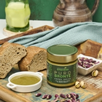 Crema Dolce Al Pistacchio Di Bronte DOP 40%, frontale sfondo pane