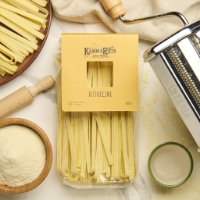 Fettuccine Pasta Artigianale Siciliana, vista dall'alto su tavola