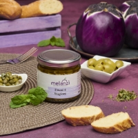 Filetti di Melanzane Sott'olio 4 Stagioni, vista frontale, sfondo melanzane