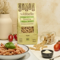 Fusilli Di Grano Di Timilia Bio Trafilati al Bronzo, vista frontale con piatto di pasta