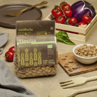 Gnocchetti di Grano Antico di Timilìa Trafilati al Bronzo, frontale con cassetta verdure su sfondo