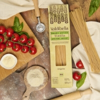 Linguine di Grano di Timilìa Bio Trafilate al Bronzo, vista dall'alto con pomodorini e pasta
