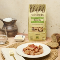 Rigatoni di Grano di Timilìa Bio Trafilati al Bronzo, vista frontale con piatto di pasta