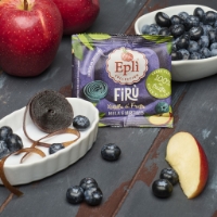 Rotella Di Frutta Eplì 100% Mela E Mirtillo, frontale mirtilli e rotella su piattino