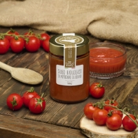 Sugo Bio Di Pomodoro Ciliegino, frontale con ciliegini, sfondo corda