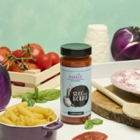 Sugo Alla Norma, su tavola con ingredienti pasta