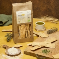 Timilìa Crock con Olio extravergine di Oliva, inclinato a dx tagliere e farina