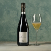 Alta Langa Brut, metodo classico, frontale con flute a dx