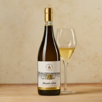 Moscato Asti, frontale con fliute a dx e sfondo chiaro