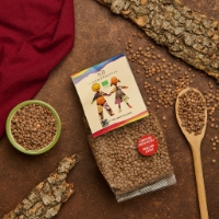 Lenticchie rosse, vista dall'alto con cucchiarella sul tavolo