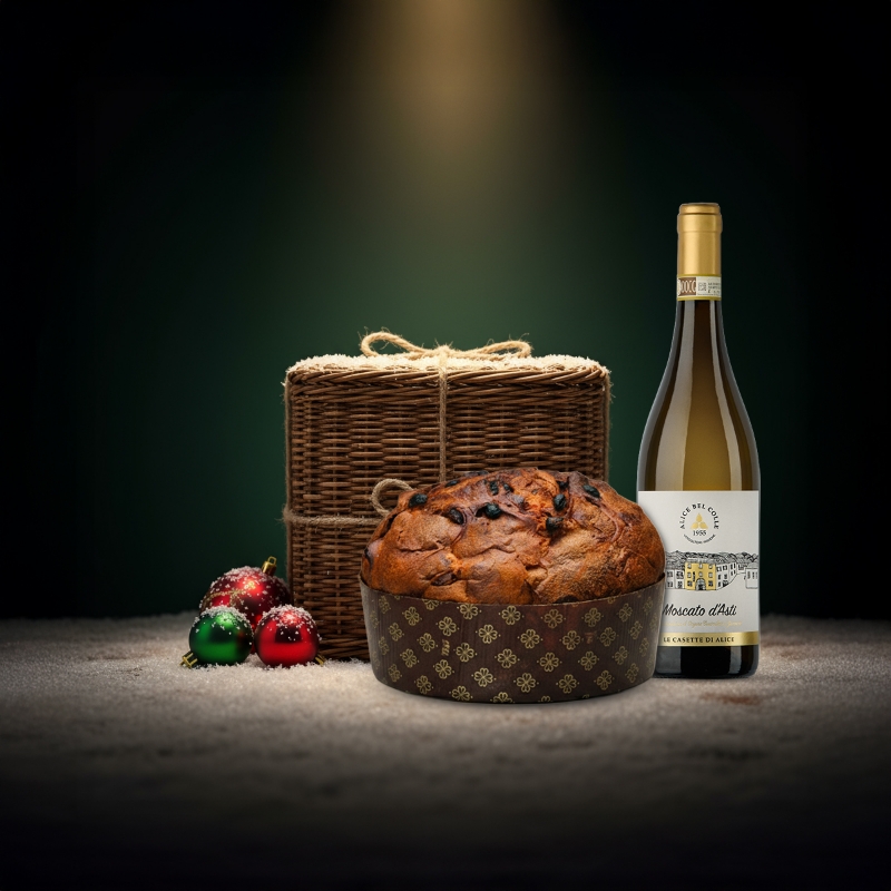 Composizione con contenuto della confezione: panettone o pandorato con bottiglia di moscato