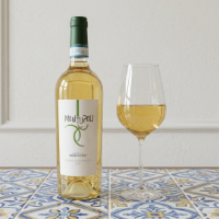 Trebbiano DOP, frontale con calice su maioliche