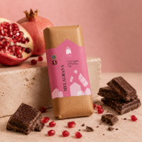 cioccolato di modica frontale a dx con chicchi di melograno